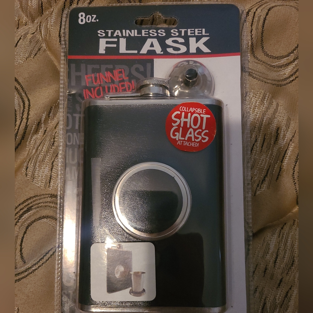 🎁 Free With $50 purchase 🎁Collapsible Shot Glass Flask in Black